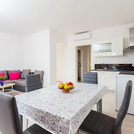 Apartament Nina *